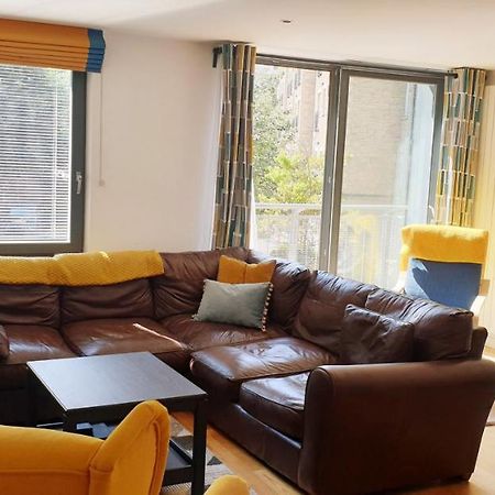 Altido Alluring 3Br Apt Near The Centre With Parking Edinburgh Bagian luar foto
