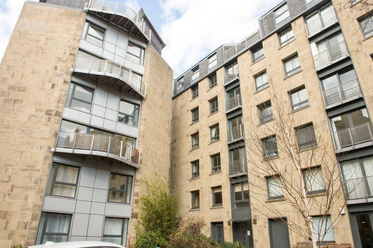 Altido Alluring 3Br Apt Near The Centre With Parking Edinburgh Bagian luar foto