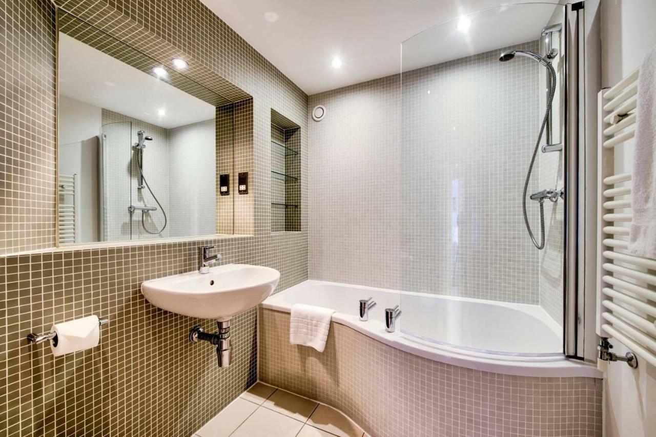 Altido Alluring 3Br Apt Near The Centre With Parking Edinburgh Bagian luar foto